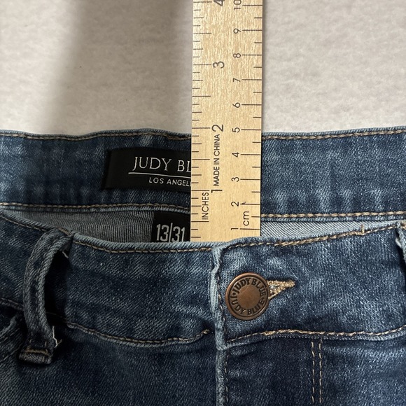JUDY BLUE Boyfriend Fit Stretch Distressed Medium Wash Denim  Size 13/31 Women's - Picture 10 of 15